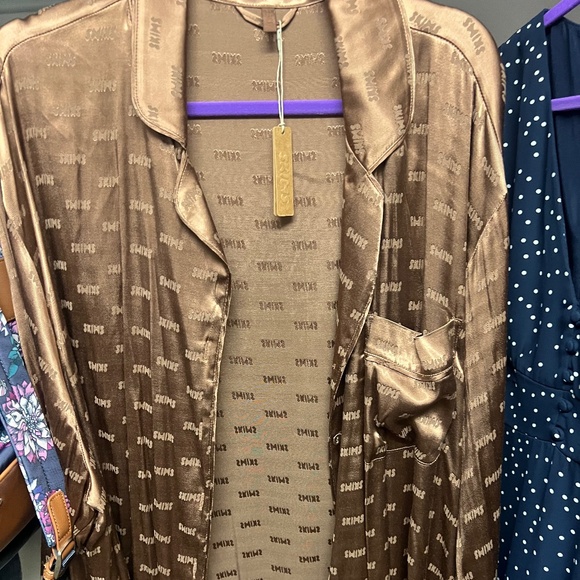 SKIMS LOGO LONG SLEEVE BUTTON UP SLEEP SHIRT - Picture 8 of 8